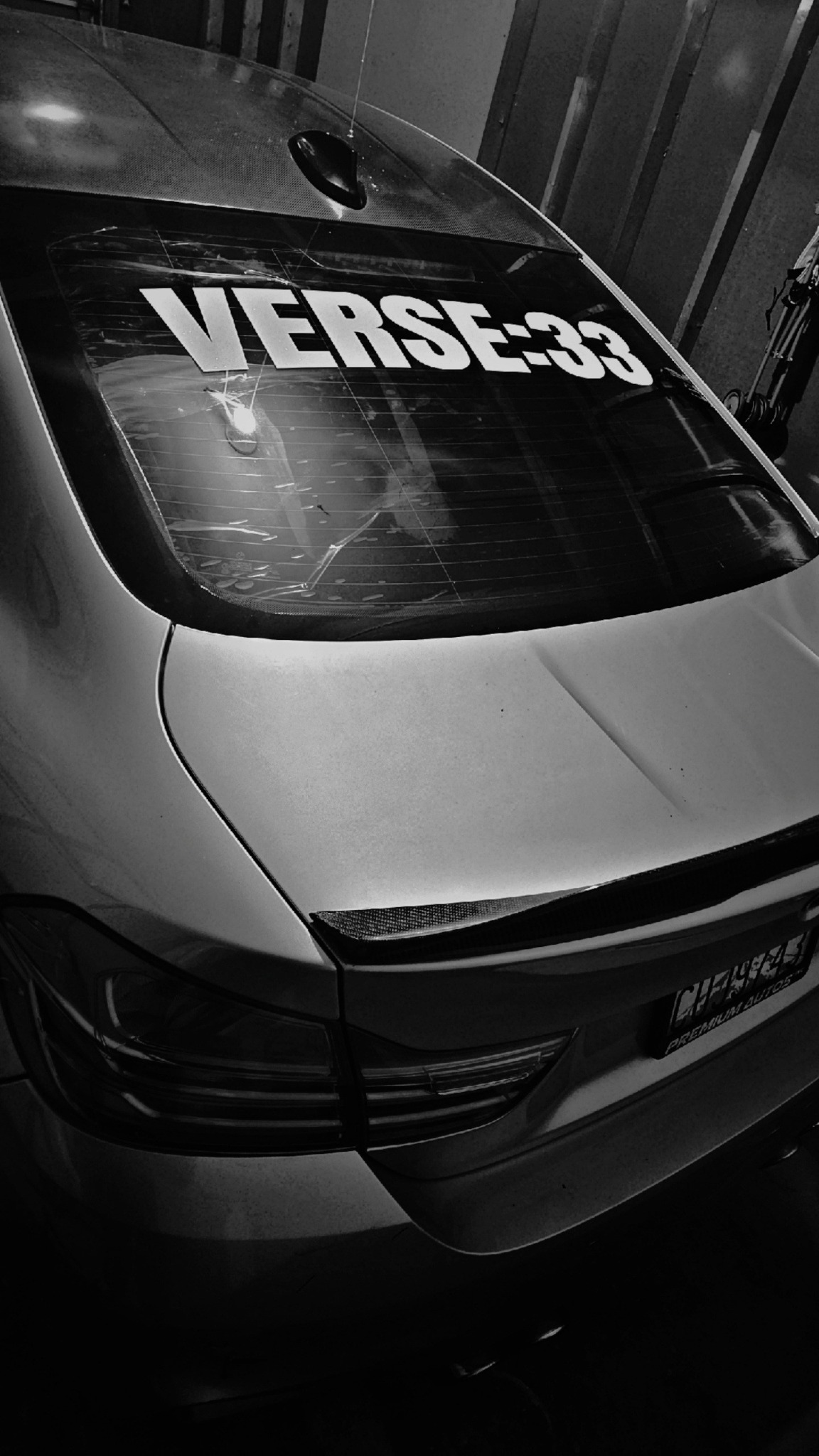Full car photograph showing the VERSE:33 windshield wordmark.